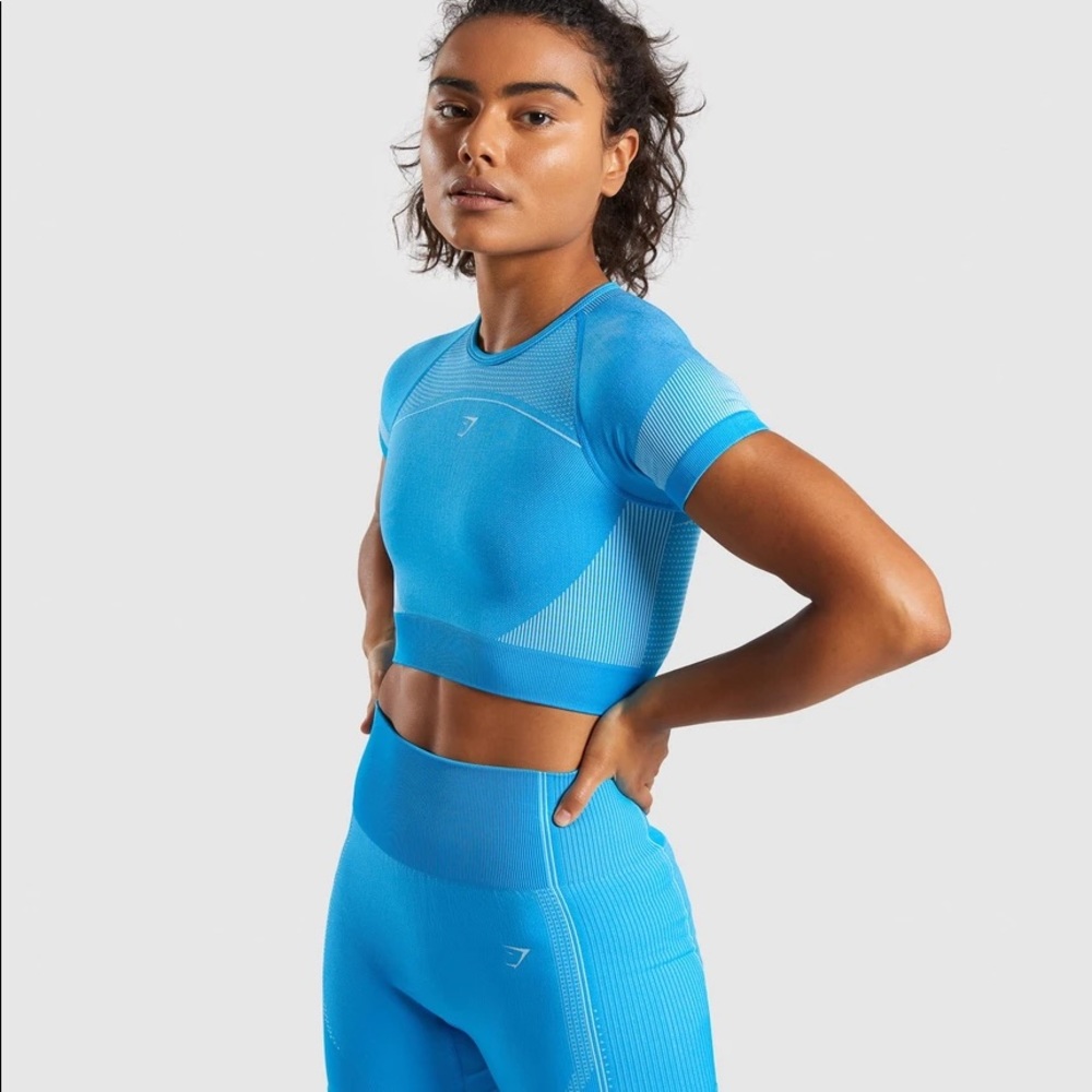 Two small Gymshark Ultra Seamless Crop Tops :) (red and blue)